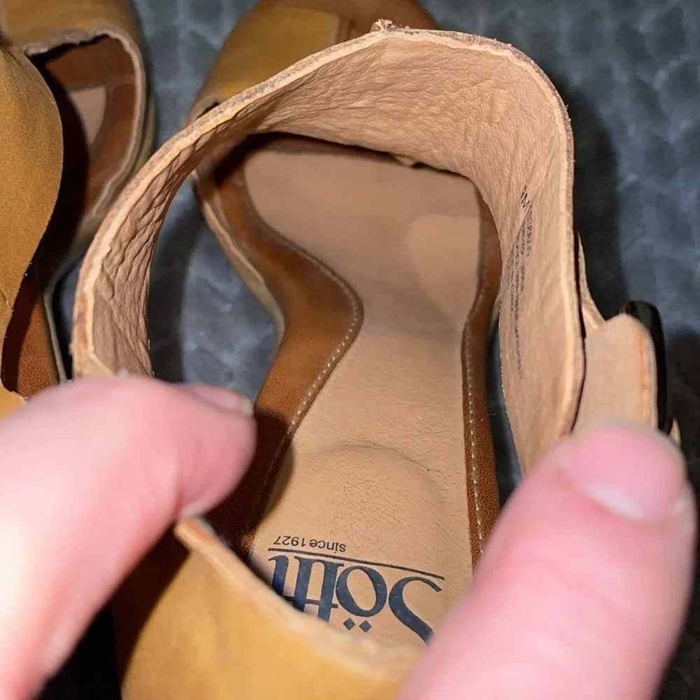 Sofft Dabney Tan Leather T-Strap Cutout Sides Boho Block Heel Sandals size 9